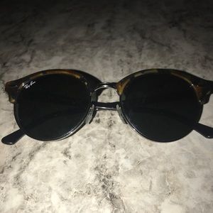 Ray Ban Clubround Classic RB4246 Sunglasses